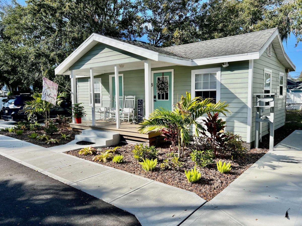 NSB Realty Team-NSB Uptown  Birdie's Place 🔷-image-1
