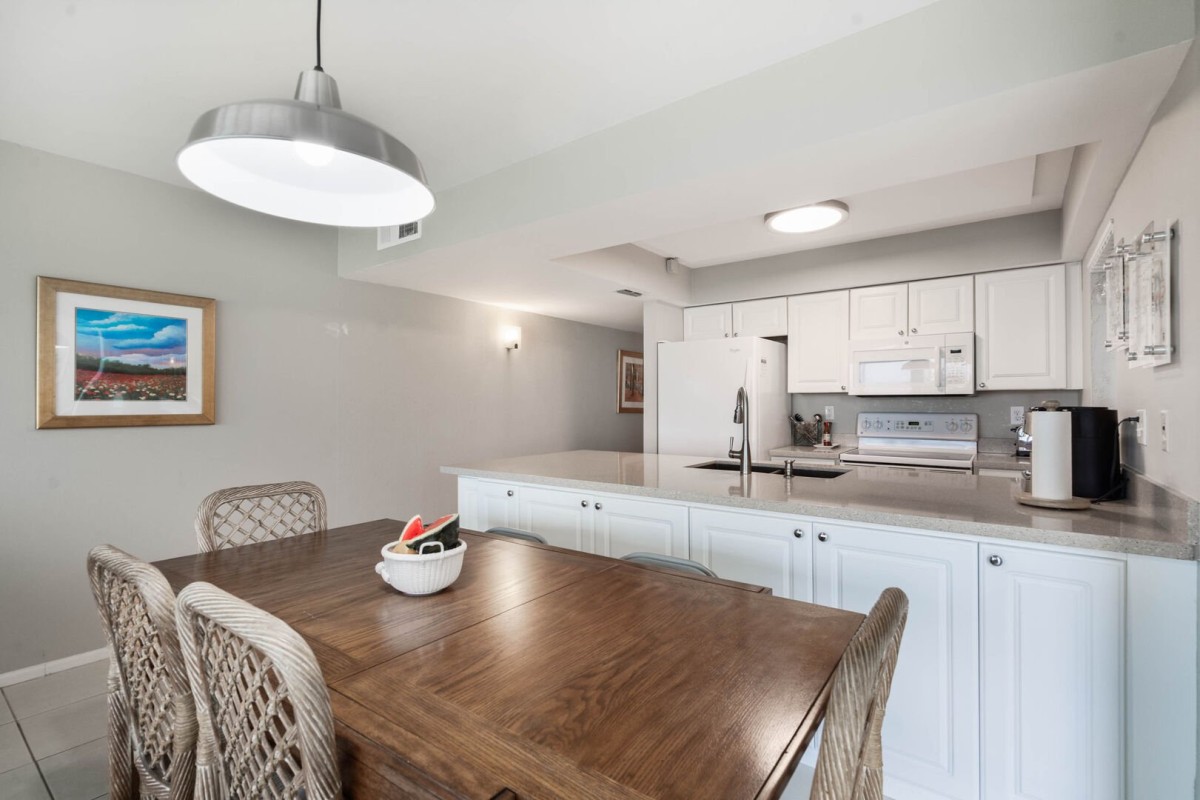 NSB Realty Team-Smyrna Beach Club 102A-image-1