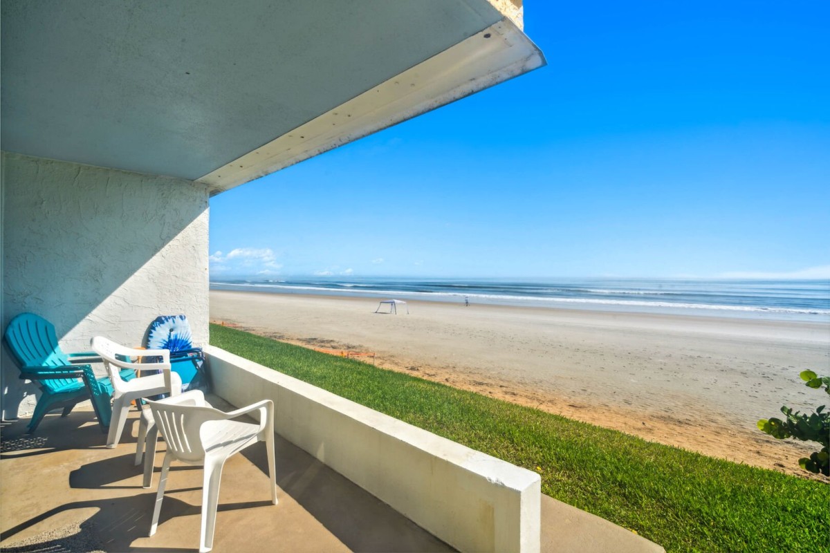 NSB Realty Team-Smyrna Beach Club 115B-image-1