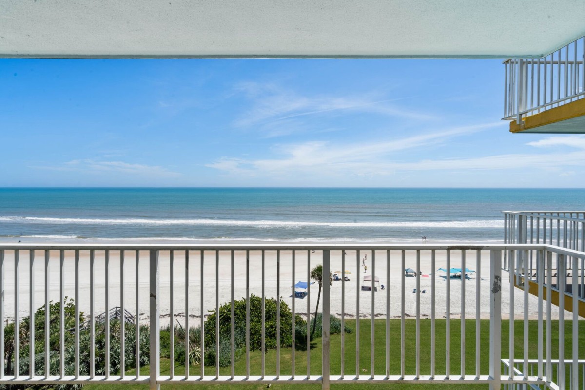 NSB Realty Team-Smyrna Beach Club 703A-image-1