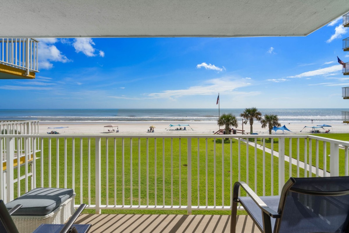 NSB Realty Team-Smyrna Beach Club 209A-image-1